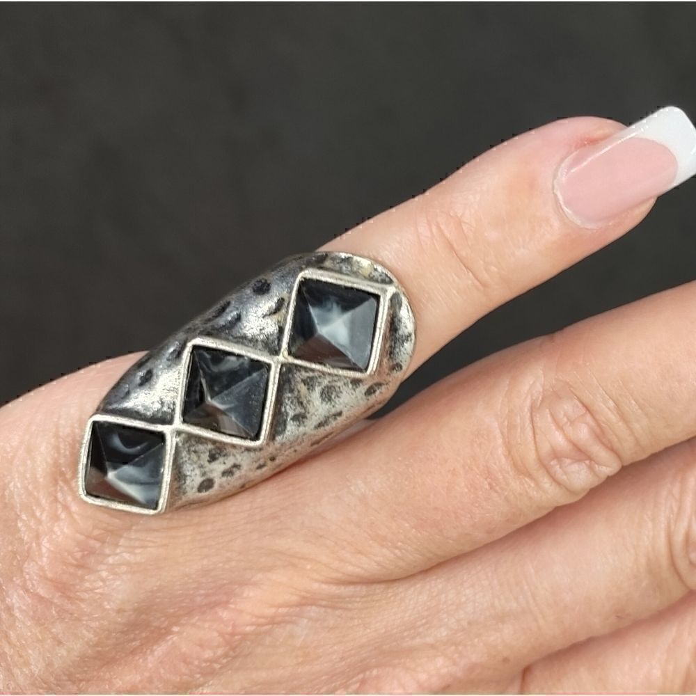 Silver tone with Black Pyramid stones Size 5